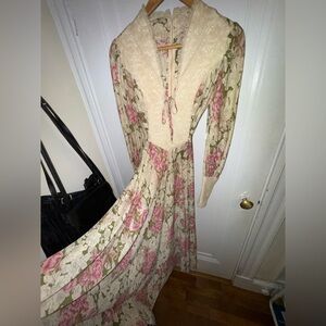 Vintage (1970’s) - Floral Lace Dress